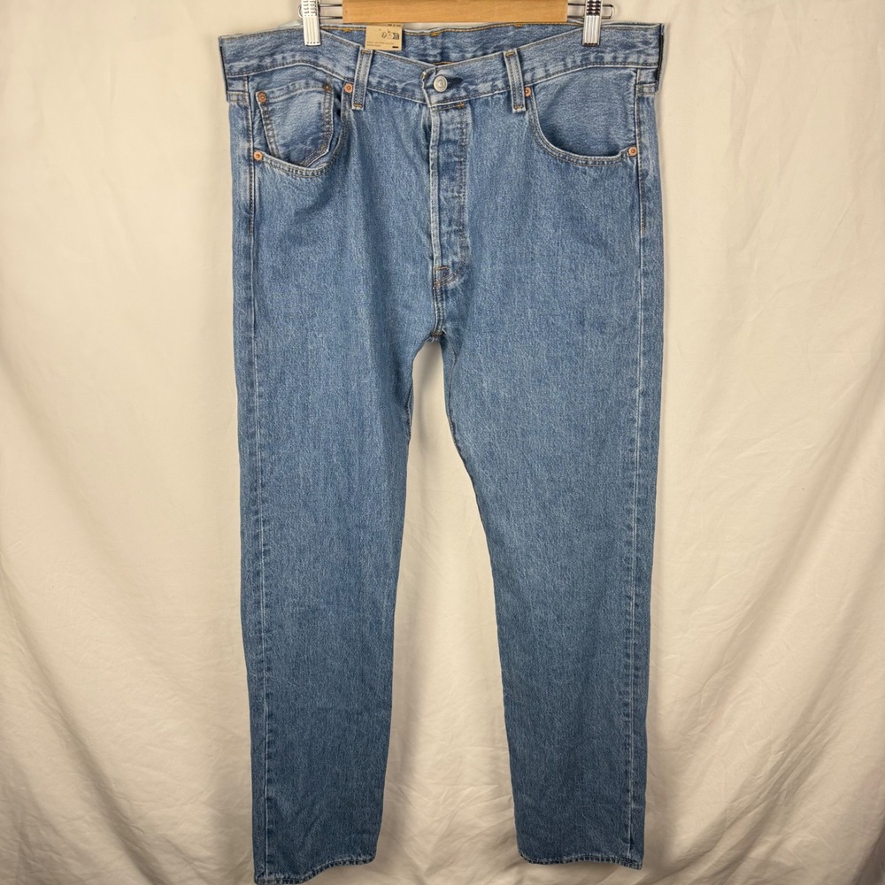 NEW Levi's Men's 501 Jeans Button Fly Medium Wash 38x36 Classic Straight Leg NWT